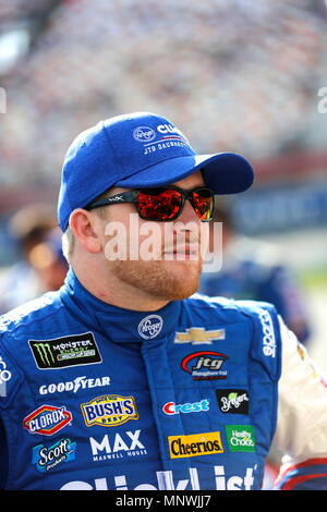 Concord, NC, USA. 19 Mai, 2018. Monster Energy NASCAR Cup Series Fahrer Chris Buescher (37) wartet auf den Beginn der Monster Energy Open Rennen in Concord, NC. Jonathan Huff/CSM/Alamy leben Nachrichten Stockfoto