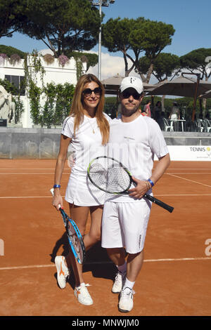 Rom, Italien. 19. Mai 2018. - Foro Italico Tennis und Freunden Adriana Volpe mit ihrem Ehemann Roberto Parli Credit: Giuseppe Andidero/Alamy leben Nachrichten Stockfoto