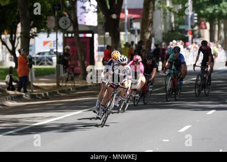 Sacramento, USA. 19. Mai 2018. Männer Amgen Tour von Kalifornien Phase 7 Gesamt: 44 Meilen die Schaltung der Frauen Stufe 3 Stromkreis 20 Runden um die Sacramento Downtown. Kredit: Kredite: Andy Andy Li Li/Alamy leben Nachrichten Stockfoto