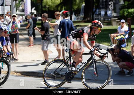 Sacramento, USA. 19. Mai 2018. Männer Amgen Tour von Kalifornien Phase 7 Gesamt: 44 Meilen die Schaltung der Frauen Stufe 3 Stromkreis 20 Runden um die Sacramento Downtown. Kredit: Kredite: Andy Andy Li Li/Alamy leben Nachrichten Stockfoto