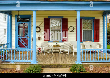 Bunte Veranda, 614 Prince Edward Street, Fredericksburg, Virginia Stockfoto