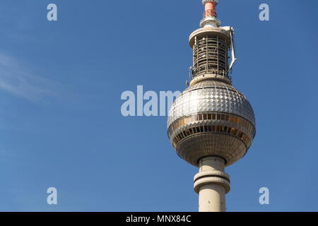 Fernsehturm Television Tower im Zentrum Berlins, nahe dem Alexanderplatz, Deutschland Stockfoto