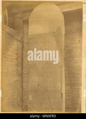 Русский: Резная стела, покрытая изящными рукописными храме иероглифами в г. Баркуль, Синьцзян, Китай, 1875 г. Français: Stèle taillée dans la Pierre avec caractères d'cursifs élégants et située dans le Temple de Barkul, dans la province du Xinjiang, en Chine, 1875 Englisch: Stone-Carved Stele eingeschrieben mit eleganten kursiver Zeichen im Tempel des Barkul, Xinjiang, China, 1875 中文: 巴里坤寺庙中的石碑，上刻有优雅的草书汉字 中国新疆，1875 年。 Português: Estela cravada em Pedra inscrita com caracteres cursivos elegantes keine Templo de Barkul, Xinjiang, China, 1875 العربية: مسلة من الحجر منقوشة عليها رموز مُنْسالة أنيقة في Stockfoto