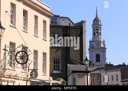 Blick von Cutty Sark, Church Street in Richtung St Alfege Church, (Grabstätte der britische General James Wolfe), Greenwich, London, UK, PETER GRANT Stockfoto