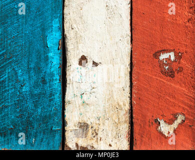 Französische Flagge aus lackiertem Holz Planken. Grunge Textur oder Hintergrund. Stockfoto