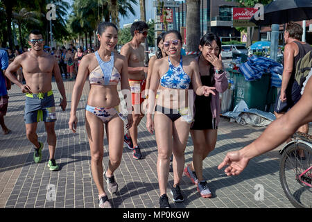 Fun Run und bunte weibliche Teilnehmer, Pattaya, Thailand, 2018 Stockfoto