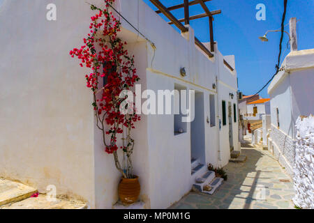 Street View in Driopis (Driopida), das traditionelle Dorf Insel der Kykladen Kythnos in Griechenland Stockfoto