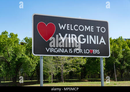 Willkommen in Virginia am Straßenrand Zeichen auf der Autobahn Stockfoto