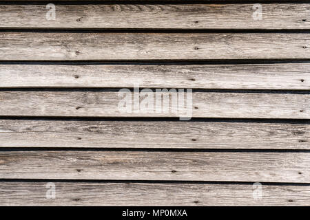 Alte verwitterte horizontale Holz Abstellgleis Hintergrund am Gebäude Stockfoto