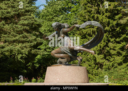 PALANGA, LITAUEN - Juli 05, 2017: Statue und schönen Bernsteinmuseum in Palanga Tiskeviciai Palast und Botanischen Garten in Palanga, Litauen. Stockfoto