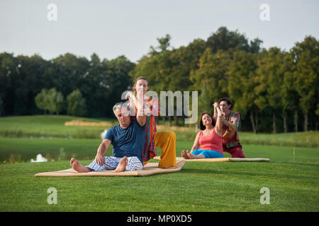 Gruppe Thai Massage Ausbildung darstellen. Stockfoto