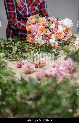 Herzlichen Glückwunsch zum Geburtstag! Bunte Rosen, schönen