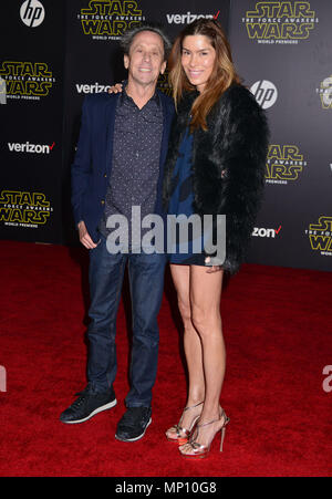 Brian Grazer, Veronica Smiley im Star Wars The Force weckt Premiere auf der Dolby Theater, TCL, Chinese Theater und El Capitan Theatre am Dezember 14, 2015 in Hollywood, Brian Grazer, Veronica Smiley kopieren - - - - - - - - - - - - - Red Carpet Event, Vertikal, USA, Filmindustrie, Prominente, Fotografie, Bestof, Kunst, Kultur und Unterhaltung, Topix Prominente Fashion/Vertikal, Besten, Event in Hollywood Leben - Kalifornien, Roter Teppich und backstage, USA, Film, Stars, Film Stars, TV Stars, Musik, Promis, Fotografie, Bestof, Kunst, Kultur und Unterhaltung, Topix, Stockfoto