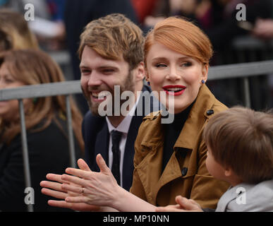 Bryce Dallas Howard, Ehemann Seth Gabel, Neffe 008 Ron Howard geehrt mit einem Stern auf dem Hollywood Walk of Fame in Los Angeles. 10. Dezember 2015. Bryce Dallas Howard, Ehemann Seth Gabel, Neffe 008 - - - - - - - - - - - - - Red Carpet Event, Vertikal, USA, Filmindustrie, Prominente, Fotografie, Bestof, Kunst, Kultur und Unterhaltung, Topix Prominente Fashion/Vertikal, Besten, Event in Hollywood Leben - Kalifornien, Roter Teppich und backstage, USA, Film, Stars, Film Stars, TV Stars, Musik, Promis, Fotografie, Bestof, Kunst, Kultur und Unterhaltung, Topix, vertikal, Stockfoto