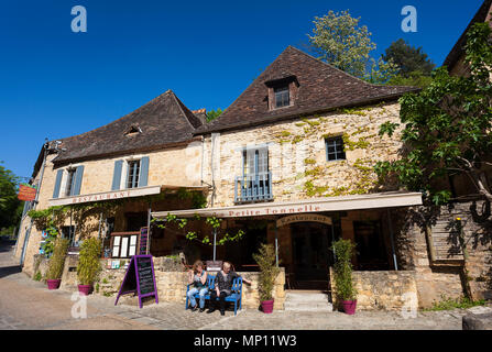 Restaurants in Beynac-et-Cazenac, Dordogne, Nouvelle Aquitaine, Frankreich Stockfoto