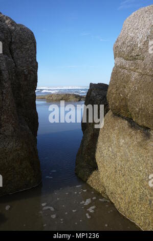 Die Felsen am Praia de Luz Santa Catarina Brasil Stockfoto