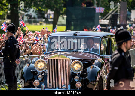 19. Mai 2018 - vor der königlichen Hochzeit in Windsor Castle, Prinz Harry, ist Meghan Markle Mutter Doria Ragland, reiste mit ihrem Schloss Windsor mit dem Auto. Doria wurde fotografiert weinend im Auto. Stockfoto