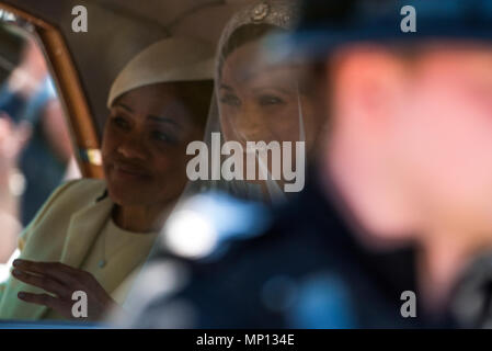 19. Mai 2018 - vor der königlichen Hochzeit in Windsor Castle, Prinz Harry, ist Meghan Markle Mutter Doria Ragland, reiste mit ihrem Schloss Windsor mit dem Auto. Doria wurde fotografiert weinend im Auto. Stockfoto