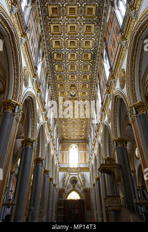 Der sehr dekorative Innenraum von San Domenico Maggiore Kirche in Neapel, Italien Stockfoto