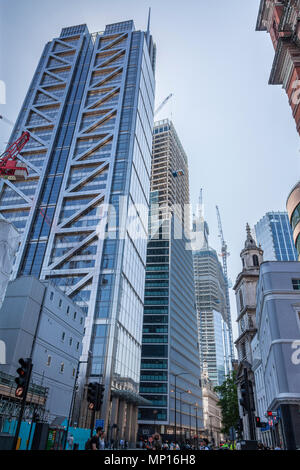 Heron Tower (links) mit 100 Bishopsgate und 22 Bishopsgate im Bau im Herzen der Stadt London. Stockfoto