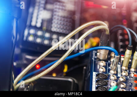 Kabel der Audio Mixer Control Panel Stockfoto