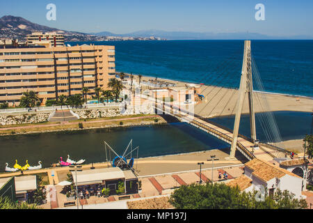 Brücke. Brücke über den Fluss ¨ ¨ Fuengirola in Fuengirola. Provinz Malaga, Andalusien, Spanien. Bild aufgenommen - 15. Mai 2018. Stockfoto