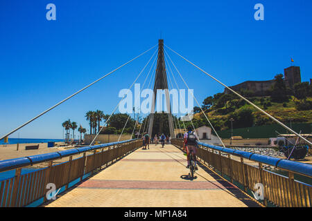 Brücke. Brücke über den Fluss ¨ ¨ Fuengirola in Fuengirola. Provinz Malaga, Andalusien, Spanien. Bild aufgenommen - 15. Mai 2018. Stockfoto