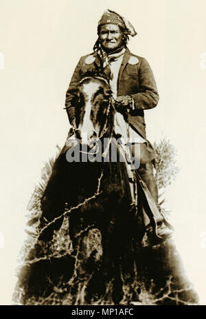 Geronimo, Foto des Apache chief von Camillus S kurz vor der Übergabe an die US Army Kavallerie 1886 Fliegen Stockfoto