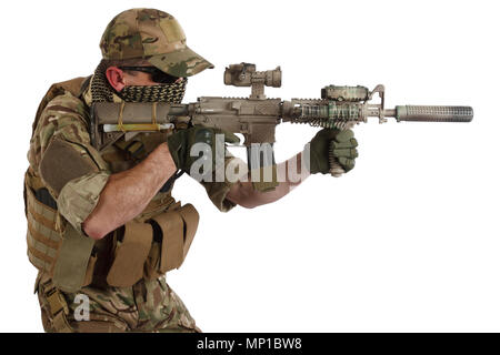 Private Auftragnehmer mit Karabiner M4 isoliert auf weißem Stockfoto