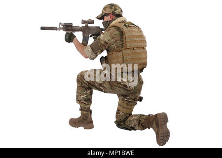 Private Auftragnehmer mit Karabiner M4 isoliert auf weißem Stockfoto