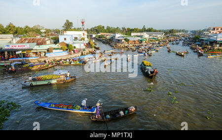 Can Tho, Vietnam - Feb 2, 2016. Floating Market am frühen Morgen in Can Tho, Vietnam. Die schwimmenden Märkte heute dienen in erster Linie als touristische an Stockfoto