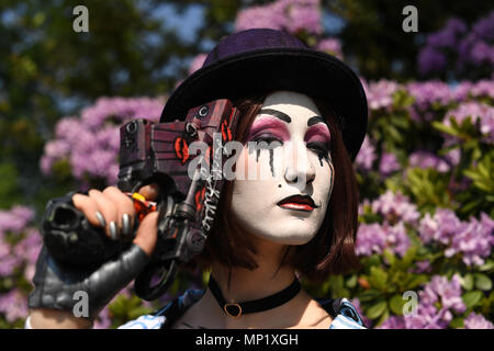 20. Mai 2018, Deutschland, Düsseldorf: Ein cosplayer im Nordpark. Cosplay Fans haben in Düsseldorf für die DoKomi Anime und Japan Expo gesammelt. Foto: Ina Faßbender/dpa Quelle: dpa Picture alliance/Alamy leben Nachrichten Stockfoto