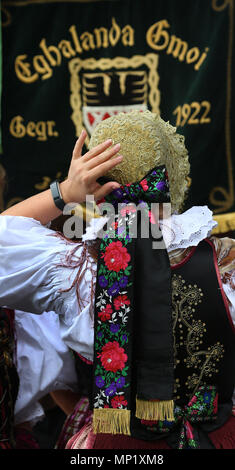 20. Mai 2018, Deutschland, Augsburg: Mitglieder der verschiedenen Sudetendeutsche Verbände bereiten den Festsaal. Foto: Karl-Josef Hildenbrand/dpa Quelle: dpa Picture alliance/Alamy leben Nachrichten Stockfoto