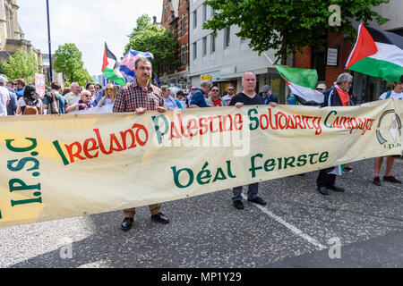 Belfast, Nordirland, 19/05/2018 - Irland Palästina Kampagne der Solidarität halten einer Demonstration gegen die Ermordung von 53 unbewaffnete Palästinenser im besetzten Israel Wer ist gegen Präsident Trump Entscheidung der Amerikanischen Botschaft in Israel zu Jerusalem bewegen protestierten. Stockfoto