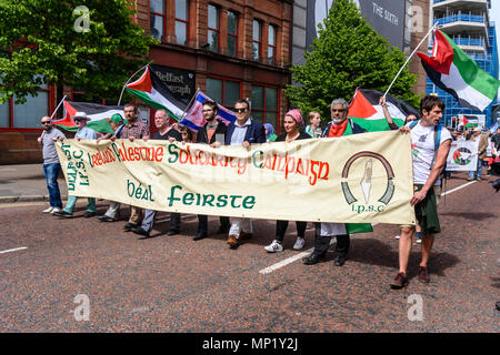 Belfast, Nordirland, 19/05/2018 - Irland Palästina Kampagne der Solidarität halten einer Demonstration gegen die Ermordung von 53 unbewaffnete Palästinenser im besetzten Israel Wer ist gegen Präsident Trump Entscheidung der Amerikanischen Botschaft in Israel zu Jerusalem bewegen protestierten. Stockfoto