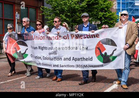 Belfast, Nordirland, 19/05/2018 - Irland Palästina Kampagne der Solidarität halten einer Demonstration gegen die Ermordung von 53 unbewaffnete Palästinenser im besetzten Israel Wer ist gegen Präsident Trump Entscheidung der Amerikanischen Botschaft in Israel zu Jerusalem bewegen protestierten. Stockfoto