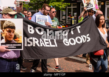 Belfast, Nordirland, 19/05/2018 - Irland Palästina Kampagne der Solidarität halten einer Demonstration gegen die Ermordung von 53 unbewaffnete Palästinenser im besetzten Israel Wer ist gegen Präsident Trump Entscheidung der Amerikanischen Botschaft in Israel zu Jerusalem bewegen protestierten. Stockfoto