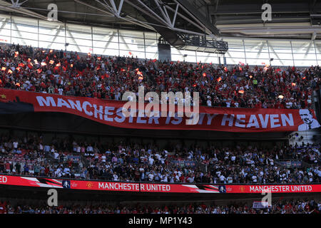 London, Großbritannien. 19. Mai 2018. Manchester United Fans. Die Emirate FA-Cup 2018, Chelsea V Manchester United im Wembley Stadion in London am Samstag, den 19. Mai 2018. Dieses Bild dürfen nur für redaktionelle Zwecke verwendet werden. Nur die redaktionelle Nutzung, eine Lizenz für die gewerbliche Nutzung erforderlich. Keine Verwendung in Wetten, Spiele oder einer einzelnen Verein/Liga/player Publikationen. pic von Andrew Obstgarten/Andrew Orchard sport Fotografie/Alamy leben Nachrichten Stockfoto
