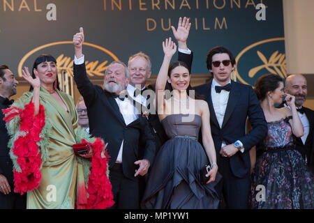 CANNES, Frankreich - 19. Mai: Rossy de Palma, Terry Gilliam, Stellan Skarsgard, Olga Kurylenko, Adam Fahrer und Joana Ribeiro Teilnahme an der Abschlussfeier & Screening von "dem Mann, der getötet Don Quixote" während der 71st jährlichen Filmfestspiele von Cannes im Palais des Festivals am 19. Mai 2018 in Cannes, Frankreich Quelle: BTWImages/Alamy leben Nachrichten Stockfoto