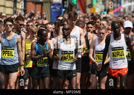 Manchester, Großbritannien. 20. Mai 2018. Mo Farah und anderen Elite Athleten bereiten sich an der Great Manchester Run im hellen Sonnenschein, Manchester, 20. Mai 2018 (C) Barbara Cook/Alamy leben Nachrichten Stockfoto