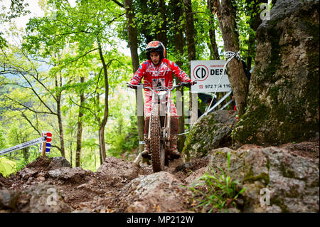 Camprodon, Girona, Spanien. 20 Mai, 2018. FIM Trial Wm, Spanien; Jeroni Fajardo der TrialGP in Aktion während der sehr nasse Rennen Credit: Aktion plus Sport/Alamy leben Nachrichten Stockfoto