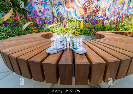 London, Großbritannien. 20. Mai 2018. Die Supershoes, geschnürt mit Hoffnung Garten eine Partnerschaft mit Frost, Sponsor: Frost Garten Center, Designer: Laura Anstiss andContractor: Frost Landschaft ConstructionThe RHS Chelsea Flower Show im Royal Hospital, Chelsea. Credit: Guy Bell/Alamy leben Nachrichten Stockfoto