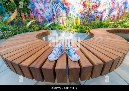 London, Großbritannien. 20. Mai 2018. Die Supershoes, geschnürt mit Hoffnung Garten eine Partnerschaft mit Frost, Sponsor: Frost Garten Center, Designer: Laura Anstiss andContractor: Frost Landschaft ConstructionThe RHS Chelsea Flower Show im Royal Hospital, Chelsea. Credit: Guy Bell/Alamy leben Nachrichten Stockfoto