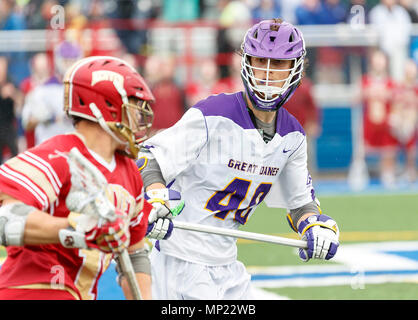 Uniondale, New York, USA. 19 Mai, 2018. Kyle McClancy (#40) verteidigt als UAlbany Men's Lacrosse Niederlagen Denver 15-13 am 19. Mai im NCAA Turnier Viertelfinale. Credit: Csm/Alamy leben Nachrichten Stockfoto