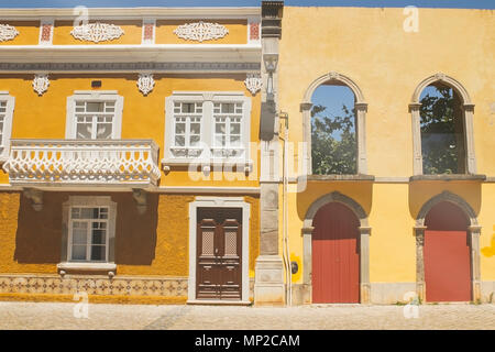 Gelbe Häuser, Tavira - Algarve Stockfoto