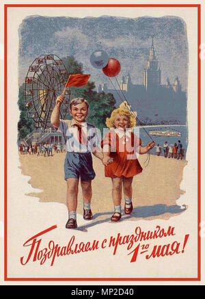 Jahrgang 1950 die sowjetische Propaganda Postkarte feiern 'MAY 1. FEIERTAG des Frühlings und der Arbeit "nationaler Feiertag als internationale Mitarbeiter Tag für diejenigen, die gemeinsam unter dem Kommunismus gearbeitet und somit Verbindungsarme mit der schönen neuen Welt bekannt. Stockfoto