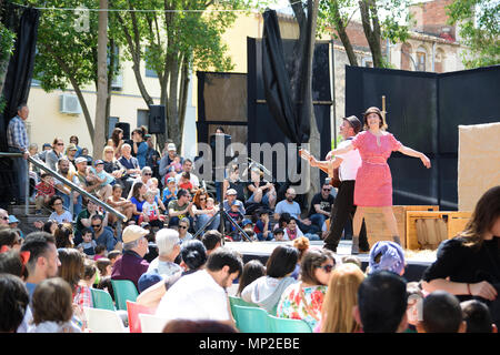 CALDES DE MONTBUI, Spanien - 5. Mai 2018: Marionetten Festival ROMA MARTI am 5. Mai 2018 und Familie und Kind Publikum. Stockfoto