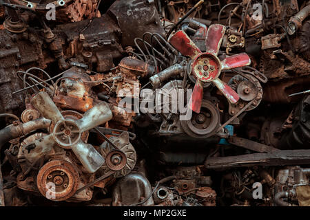 Rusty Motorblöcke auf einer Straße in Bangkok, Thailand Stockfoto