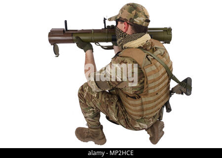 Private Auftragnehmer mit RPG-Raketenwerfer isoliert auf weißem Stockfoto