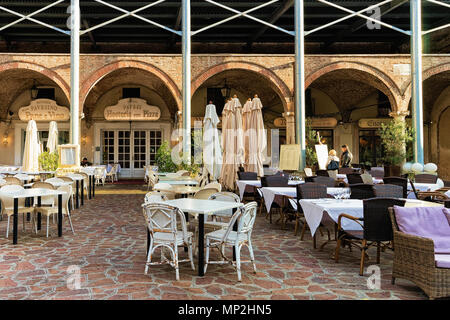 Mantua, Italien - 22. Oktober 2016: Street Restaurant an der Piazza delle Erbe Square in Mantua, Lombardei, Italien Stockfoto